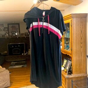 Ladies hoody dress black white and pink. Zipper in front. Size XXXL fits snugly.